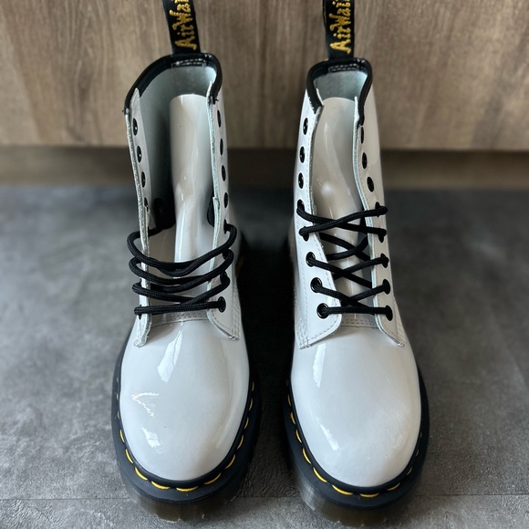 Dr. Martens Women's 1460 White Patent Leather Boots Size 6 NEW - Picture 3 of 6